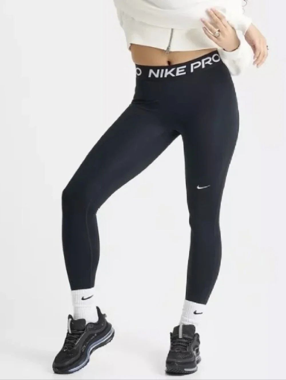 Nike Pro Women's Mid-rise Black Leggings